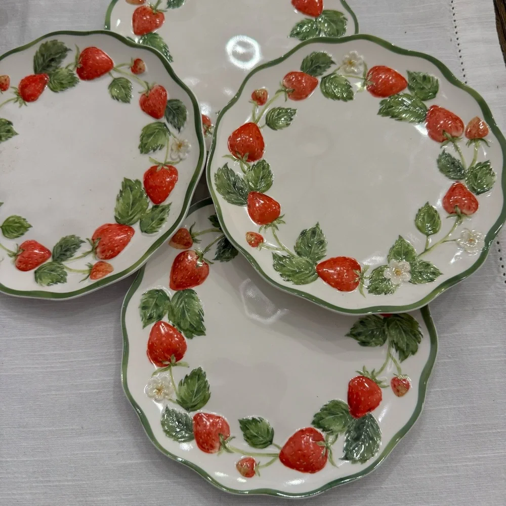 Primrose Strawberry Melamine 7” Dessert Plates Scallop Edge Set Of 4